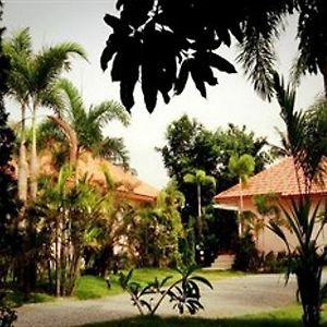 Phetnamneung Resort